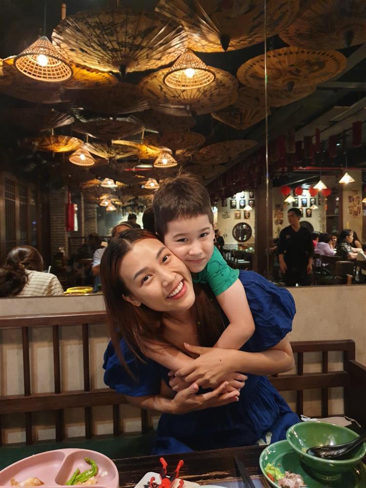 Sao Vbiz ly hôn sau 2 năm sang nước ngoài đoàn tụ với chồng, cuộc sống mẹ đơn thân hiện tại ra sao?-8