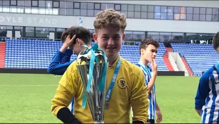 Bi kịch của tài năng trẻ bóng đá Anh phải cắt chân ở tuổi 15 vì ung thư-1