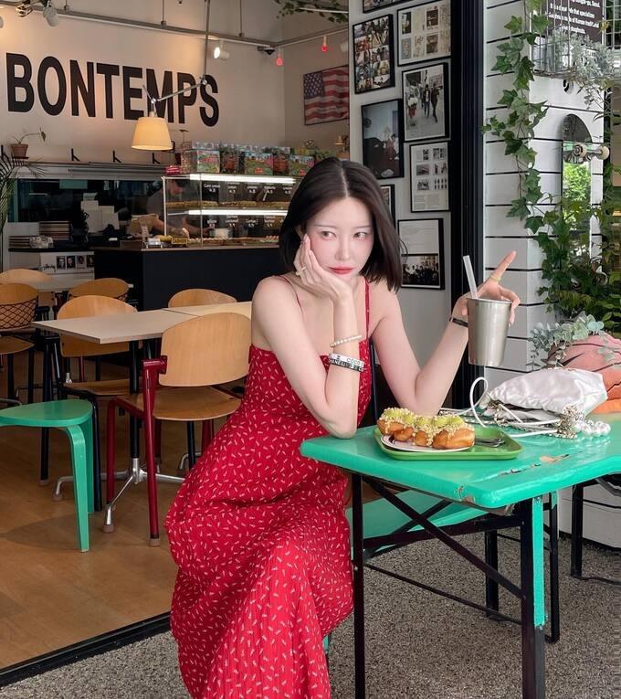 10 set váy sành điệu, cực slay dành cho nàng tóc ngắn-7