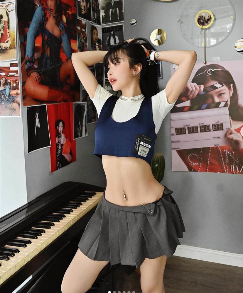 Bà xã Minh Nhựa nhiều lần mặc áo ngắn, croptop khoe vòng eo săn chắc không mỡ thừa-5