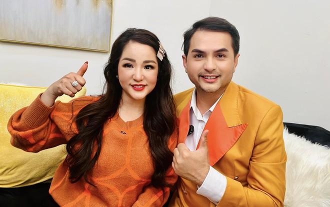 Thúy Nga: Tôi buồn và thương khi mẹ Đức Tiến không kịp sang Mỹ, mẹ không được nhìn con cũng bức xúc lắm-1