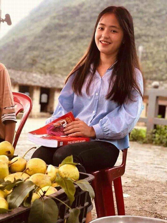 Cô bé bán lê ở Hà Giang từng gây xôn xao MXH 6 năm trước, giờ lột xác bất ngờ, nhan sắc đẹp không tì vết-2