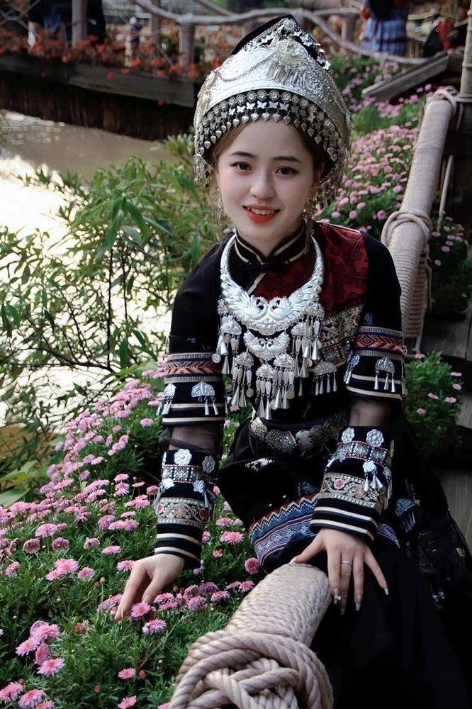 Cô bé bán lê ở Hà Giang từng gây xôn xao MXH 6 năm trước, giờ lột xác bất ngờ, nhan sắc đẹp không tì vết-3