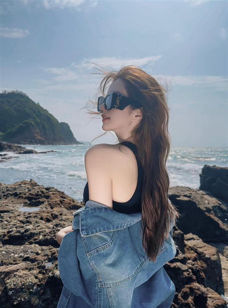 Mặc bikini nửa sexy nửa kín đáo như Ngọc Huyền Thương Ngày Nắng Về-3