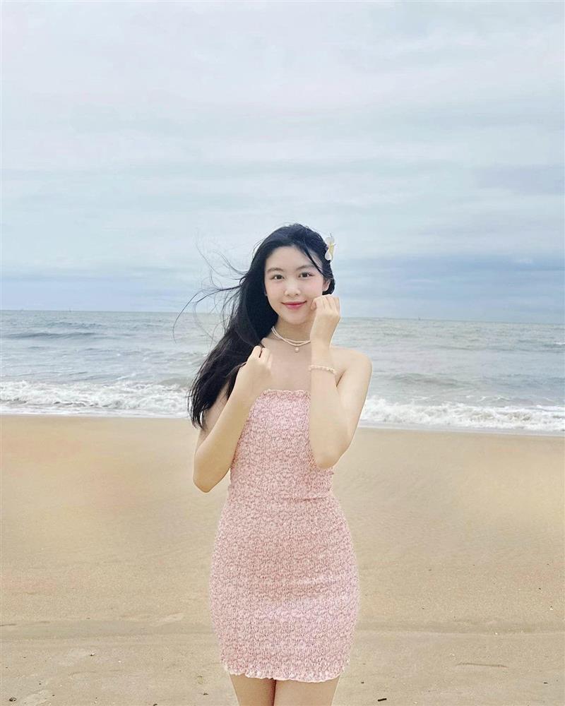 Clip múa của con gái MC Quyền Linh ở tuổi 18 hút gần 10 triệu lượt xem vì quá đẹp-3