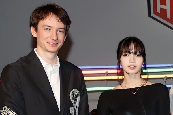 HOT: Lisa tung clip 14 giây báo hiệu comeback solo, gọi mình là ngôi sao nhạc Rock!-9