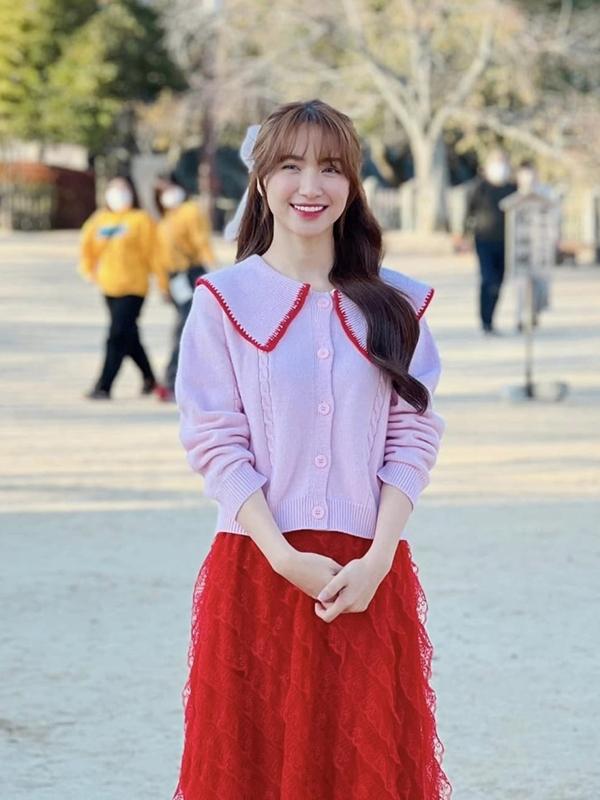 Học cách Hòa Minzy mix đồ siêu hack tuổi-4