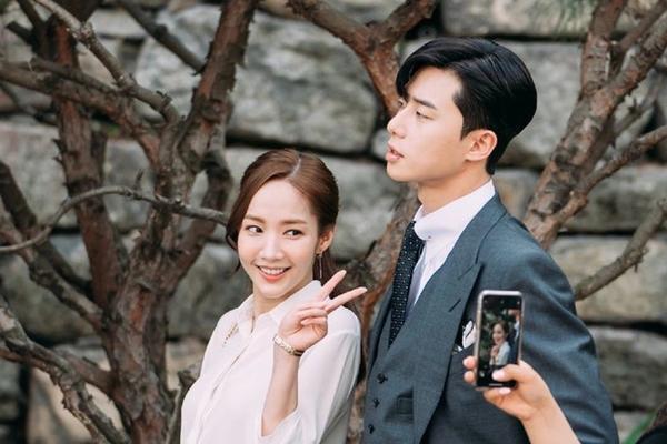Nóng bỏng tay: Park Seo Joon đưa tình mới kém 10 tuổi ra mắt ở tiệc sinh nhật, màn tương tác ngọt ngào bùng nổ MXH-11