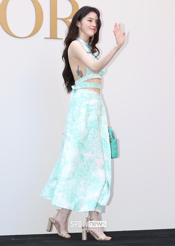 Han So Hee như tiên nữ mùa xuân, Cha Eun Woo và Jung Hae In đọ visual nam chính tại sự kiện thời trang-1