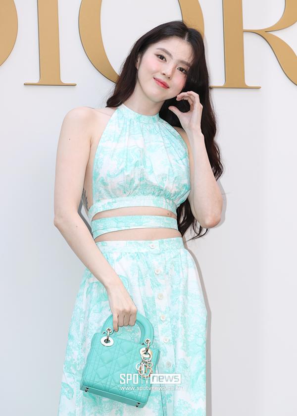 Han So Hee như tiên nữ mùa xuân, Cha Eun Woo và Jung Hae In đọ visual nam chính tại sự kiện thời trang-2