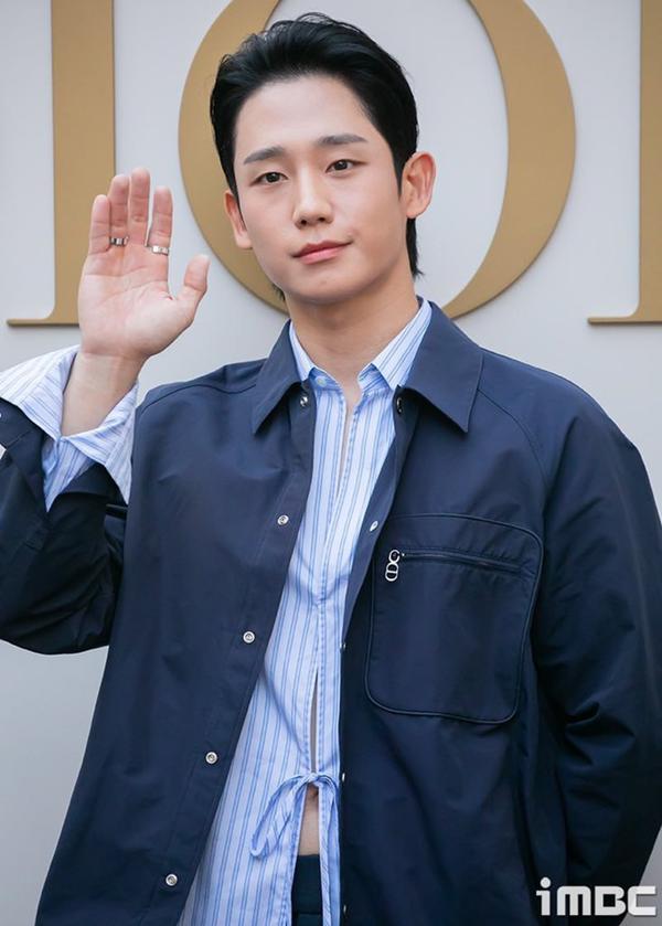 Han So Hee như tiên nữ mùa xuân, Cha Eun Woo và Jung Hae In đọ visual nam chính tại sự kiện thời trang-8