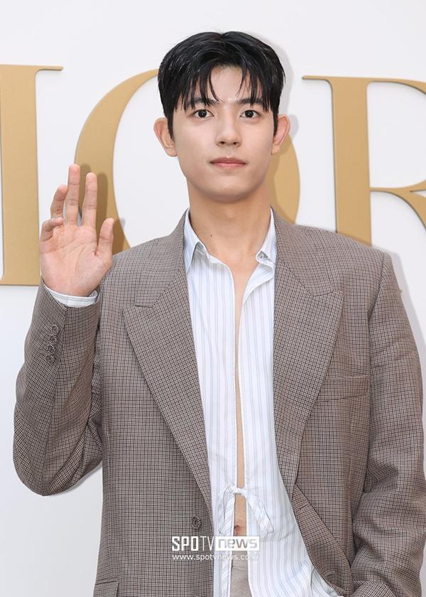 Han So Hee như tiên nữ mùa xuân, Cha Eun Woo và Jung Hae In đọ visual nam chính tại sự kiện thời trang-9