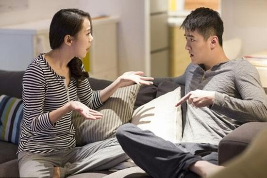 Giận vợ, chồng đăng clip nóng lên nhóm chat rồi nhận cái kết đắng