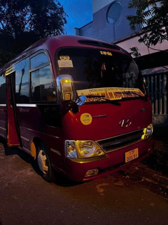 Cộng đồng mạng thương xót bé trai 5 tuổi tử vong vì bị bỏ quên trên xe đưa đón: Trời nóng như vậy sao con chịu nổi-1