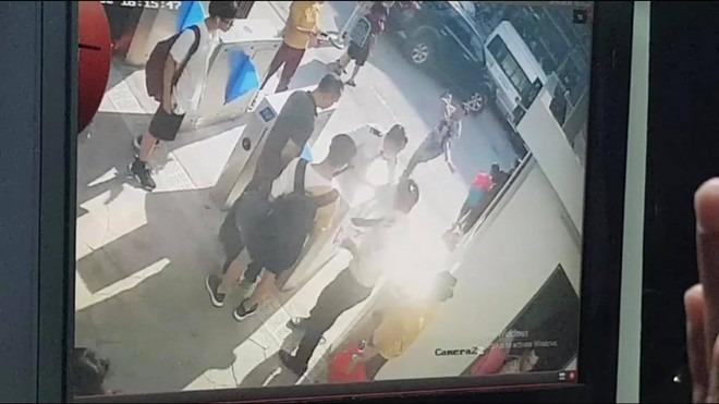 Những vụ học sinh bị bỏ quên trên xe đưa đón của trường: Sự tắc trách của người lớn và nỗi đau của gia đình-2