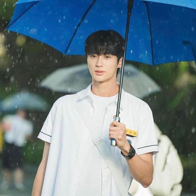 Nam thần Cõng Anh Mà Chạy hot không tưởng: 700.000 người tranh 4.500 vé fanmeeting, phe vé phát giá cắt cổ-2