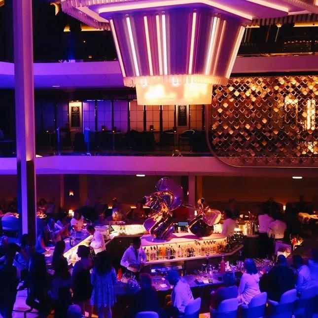 Bên trong du thuyền tổ chức tiệc cưới con trai tỷ phú Ấn Độ-2