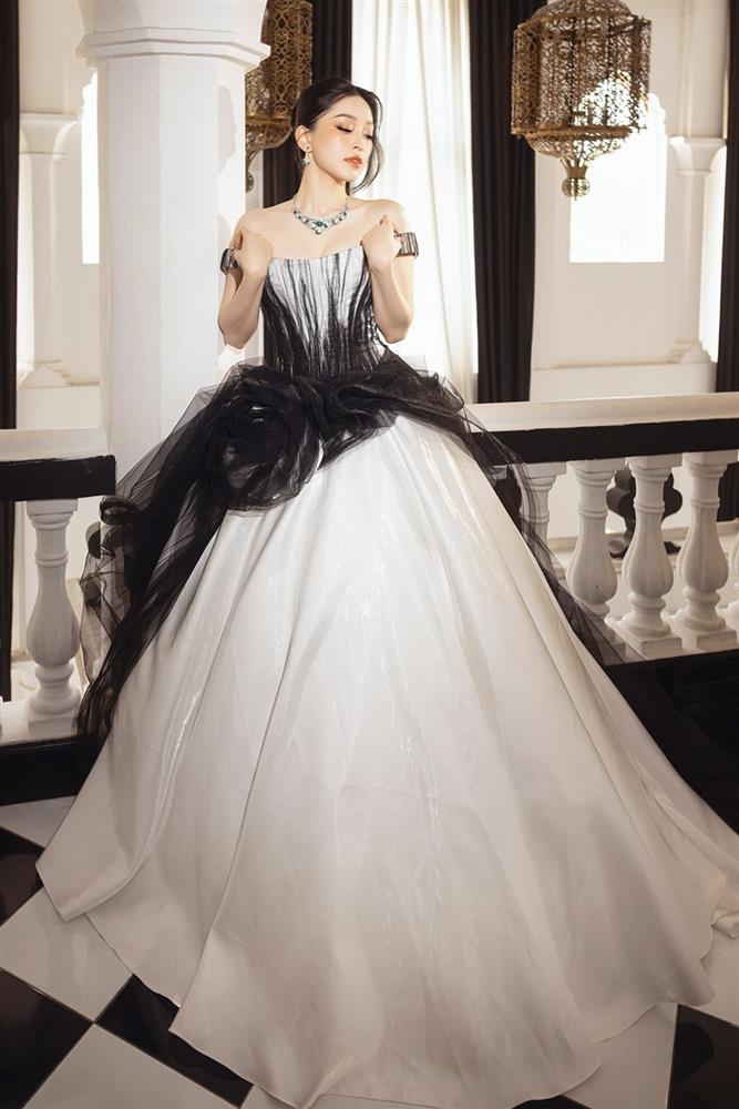 Cận cảnh bộ váy lấy cảm hứng từ thư pháp Việt của Á hậu Phương Nga tại Cannes-3