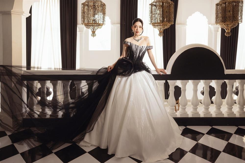Cận cảnh bộ váy lấy cảm hứng từ thư pháp Việt của Á hậu Phương Nga tại Cannes-5
