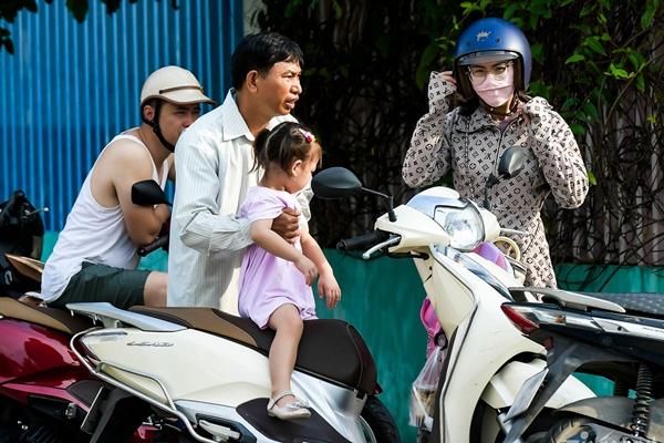 Vụ bé trai 5 tuổi bị bỏ quên: Mẹ đã về đến nhà tang lễ, cậu xót xa kể lại khoảnh khắc nhìn thấy cháu-3