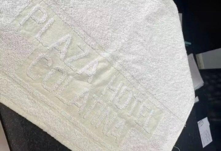 Cầm nhầm khăn tắm của khách sạn, 44 năm sau đi 180km để trả lại-2