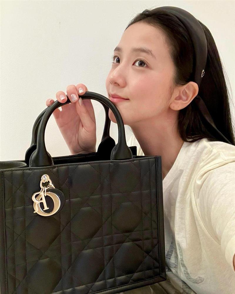 Jisoo (Blackpink) body săn chắc, nhan sắc không tuổi nhờ chăm rèn bộ môn này-5