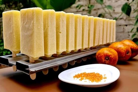 Trải nghiệm món kem chấm muối ô mai độc lạ ở Hà Nội