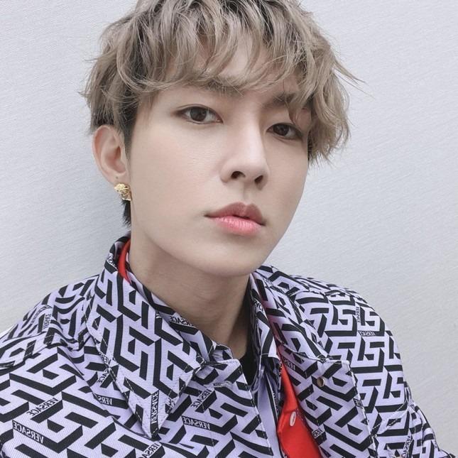 Ca sĩ Viêm Á Luân lãnh 7 tháng tù vì quan hệ tình dục với trẻ vị thành niên-1