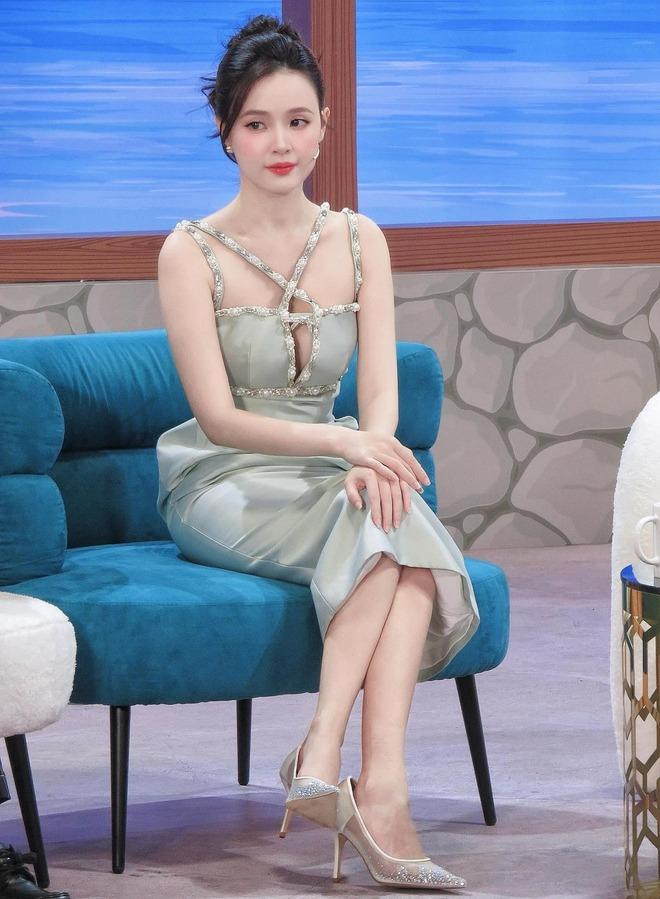 Midu tung loạt ảnh cưới với thiếu gia Minh Đạt: Tiết lộ chồng kém tuổi, đính chính tin đồn 1 đời vợ-6