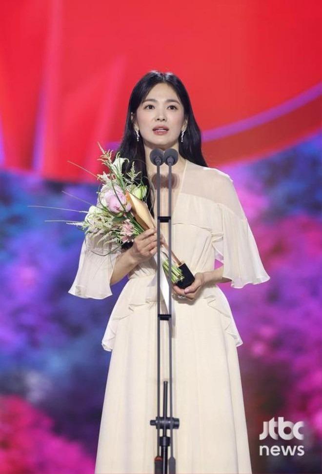 Song Hye Kyo và Jung Woo Sung chia tay sau 3 năm bí mật hẹn hò?-8