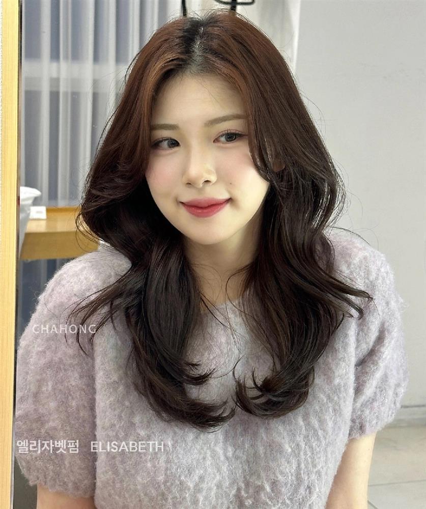 4 kiểu tóc nhuộm nâu giúp phụ nữ ngoài 40 ăn gian tuổi-3