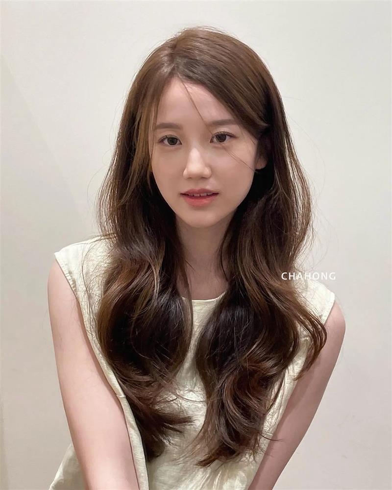 4 kiểu tóc nhuộm nâu giúp phụ nữ ngoài 40 ăn gian tuổi-4