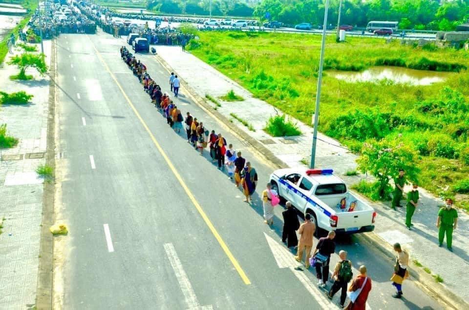 Một người đi theo ông Thích Minh Tuệ nhập viện, tính mạng nguy kịch-1