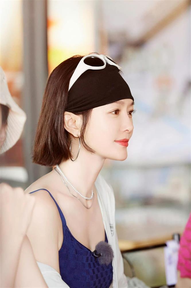 Quốc sắc thiên hương Trung Quốc quyến rũ với bodysuit, khó tin đã U50-1