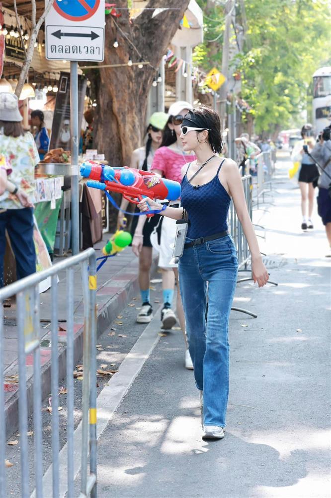 Quốc sắc thiên hương Trung Quốc quyến rũ với bodysuit, khó tin đã U50-5