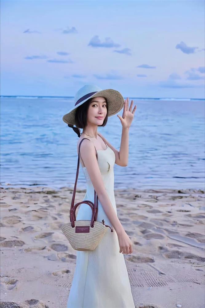 Quốc sắc thiên hương Trung Quốc quyến rũ với bodysuit, khó tin đã U50-9