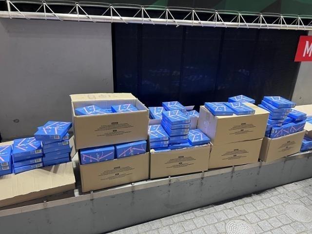 Đốt 16.000 USD (400 triệu đồng) cho một bức ảnh với ca sĩ, có đáng không?-3