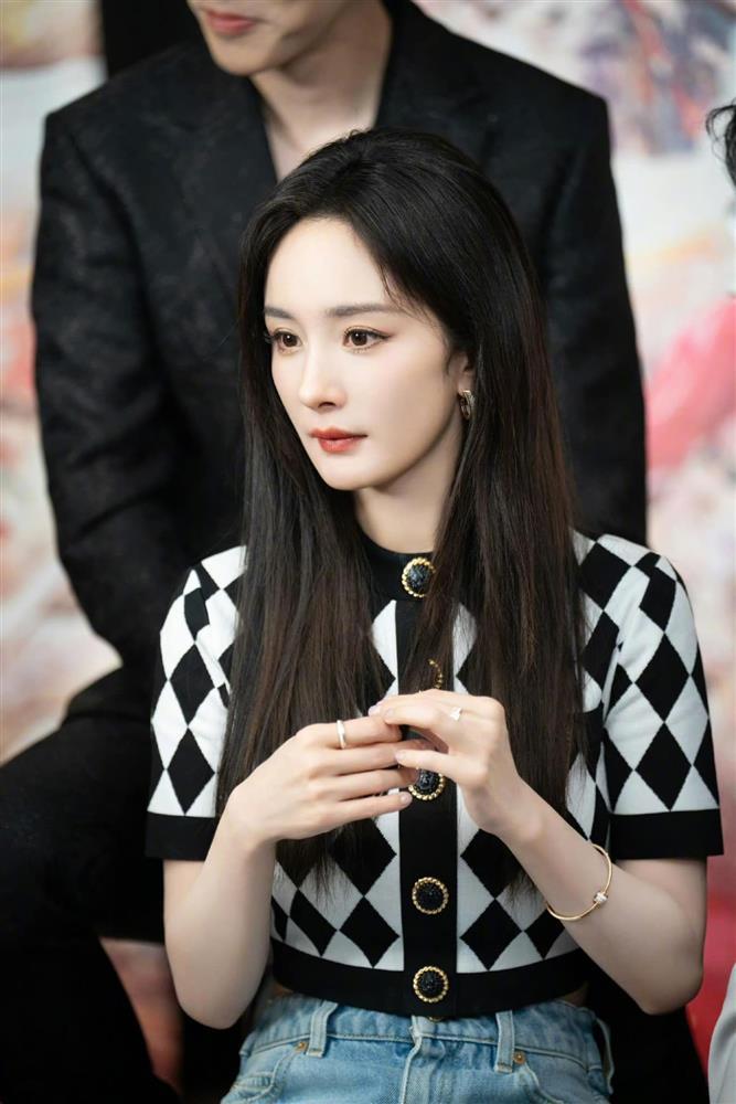 Dương Mịch lộ nhan sắc chưa qua chỉnh sửa khiến dân tình gây tranh cãi-2