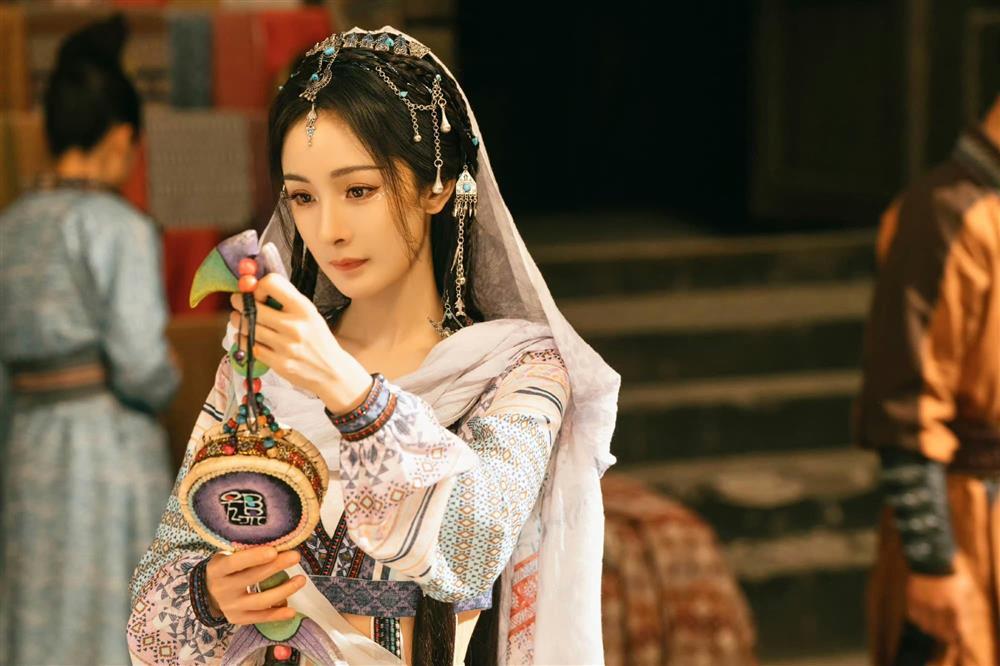 Dương Mịch lộ nhan sắc chưa qua chỉnh sửa khiến dân tình gây tranh cãi-4