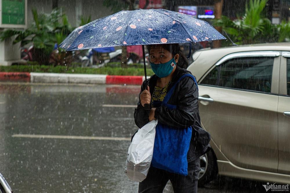Dự báo thời tiết 31/5/2024: Hà Nội mưa rào gió bắc, Biển Đông có áp thấp nhiệt đới-2