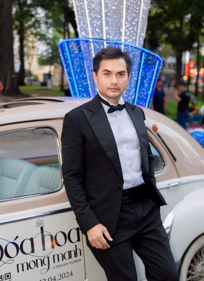 Lễ an táng Đức Tiến: Nghẹn ngào khoảnh khắc con gái vẫy tay chào, dàn sao Vbiz gục khóc tiễn biệt phút cuối-9