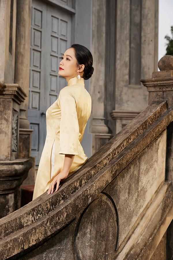 Nhan sắc đời thực đẹp mê li của BTV Thời sự Thu Hà-4