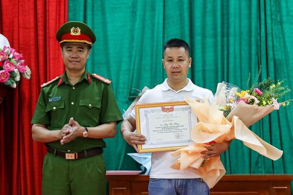 Người phụ nữ đốt vàng mã ở cầu thang khu tập thể bị phạt 4 triệu đồng-3