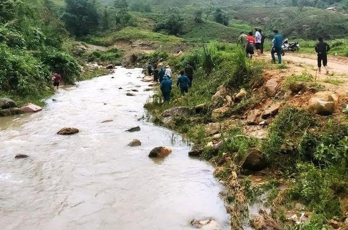 Hai anh em bị lũ cuốn ở Lào Cai, tìm thấy một thi thể-1