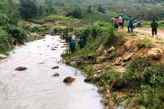 Hai anh em bị lũ cuốn ở Lào Cai, tìm thấy một thi thể