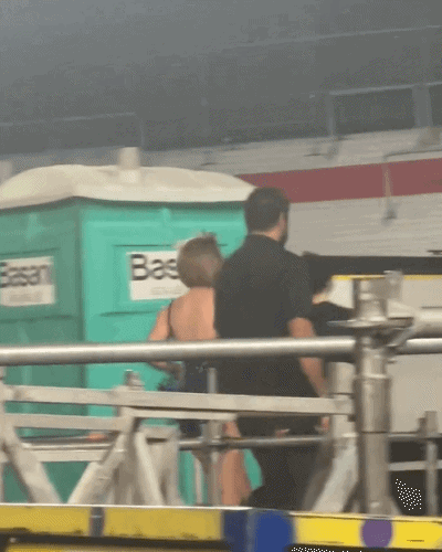 Yêu nhau chưa đầy năm, Taylor Swift đã rục rịch theo chàng về dinh?-7