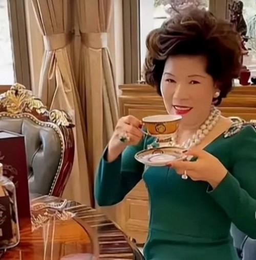 Trung Quốc cấm sóng người nổi tiếng khoe của-4