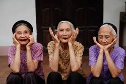 Bộ ảnh dễ thương của 'hội chị em nàng thơ U100' ở Phú Thọ gây sốt mạng