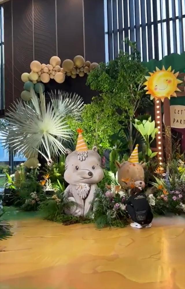 Sinh nhật quý tử hào môn của Cường Đô La: Subeo lộ diện gây sốt, không gian tiệc cực hoành tráng-1