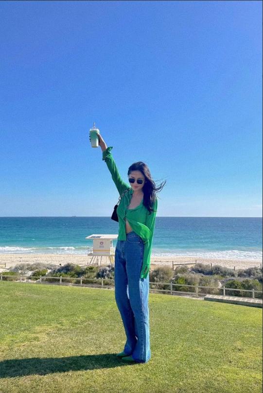 Không diện bikini, Văn Mai Hương khéo lựa đồ khoe xương quai xanh sau giảm cân-3